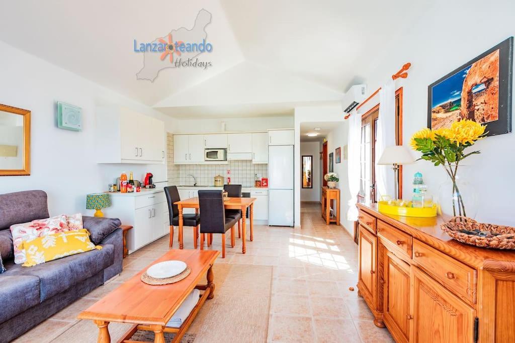 Casita El Faro En Playa Bastian Aircon In The Bedrooms Vv Costa Teguise Exterior foto